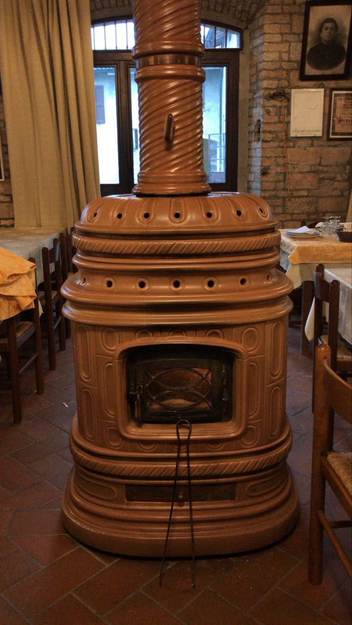 Stufa a legna tradizionale